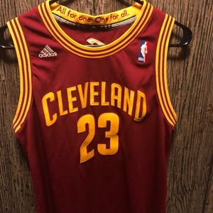 Cleveland Cavs LeBron James jersey YOUTH L (14-16)